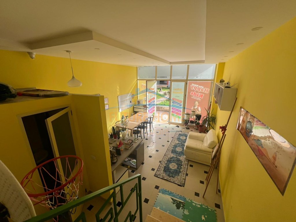 Shitet, Ambient Biznesi, Unaza e Re,Tiranë