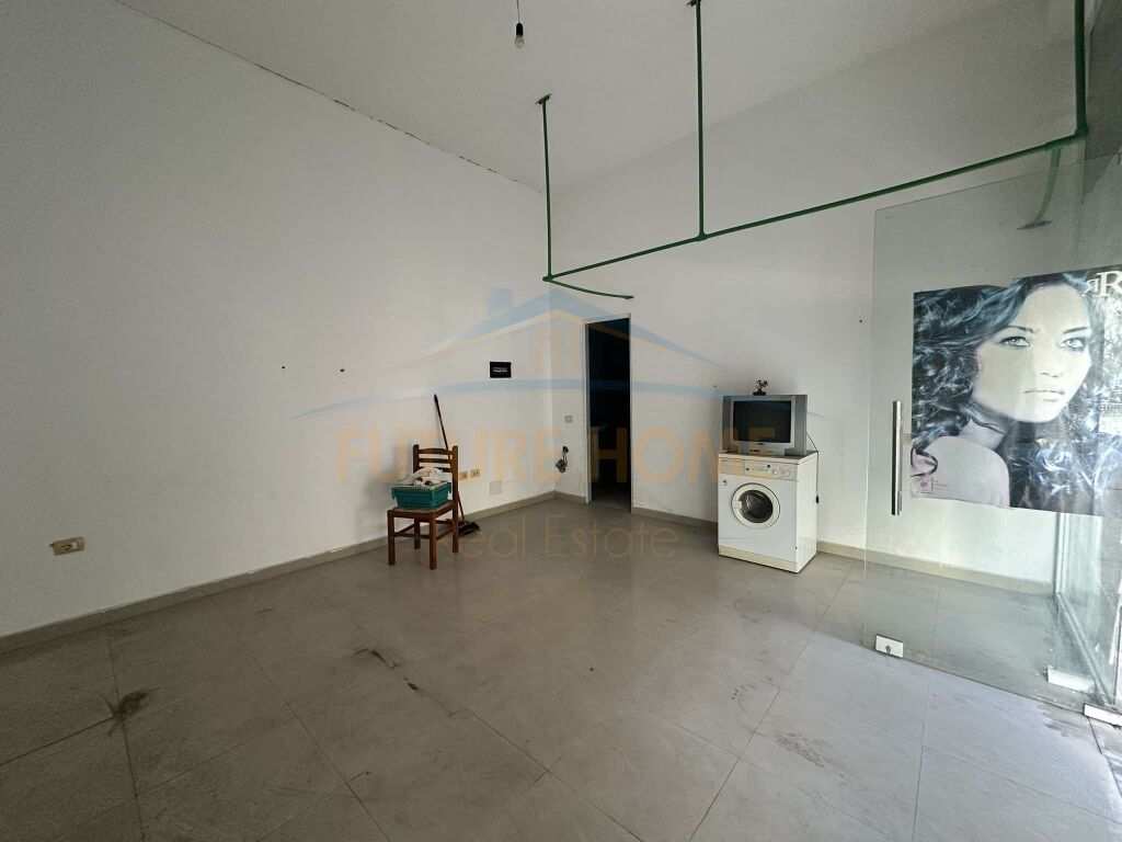 For sale, Business Environment, Yzberisht.
