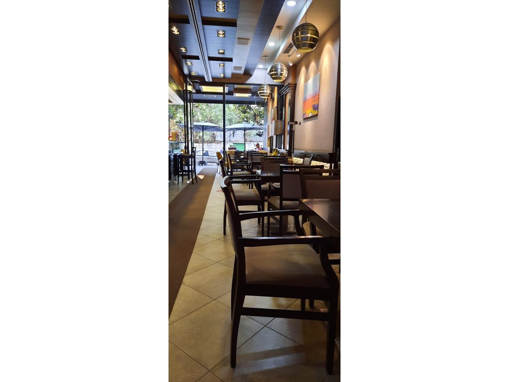 Shitet, Ambient Komercial Bar-Kafe ,Rruga e Barrikadave, Tirane.