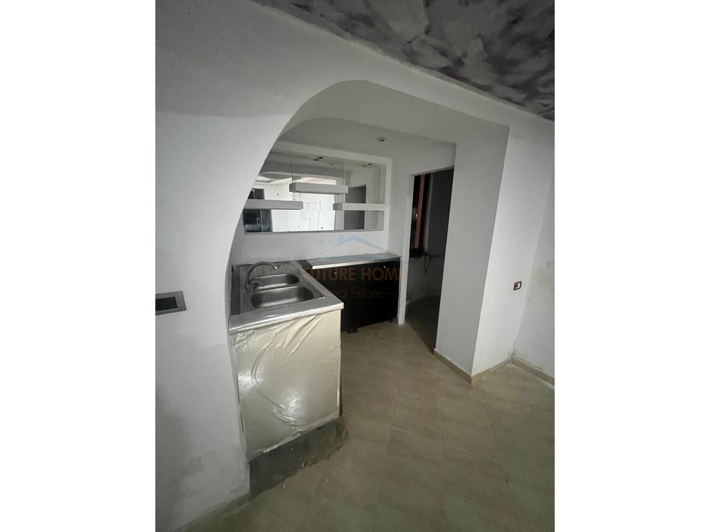 For sale, Business Premises, Kamez