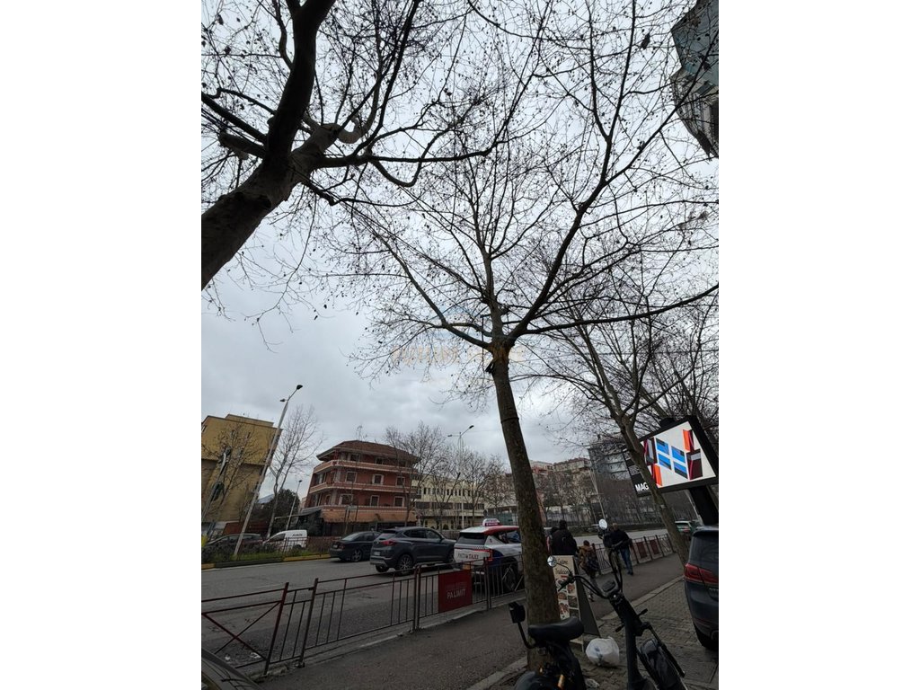 For sale, Business Premises, Laprakë, Tirana.