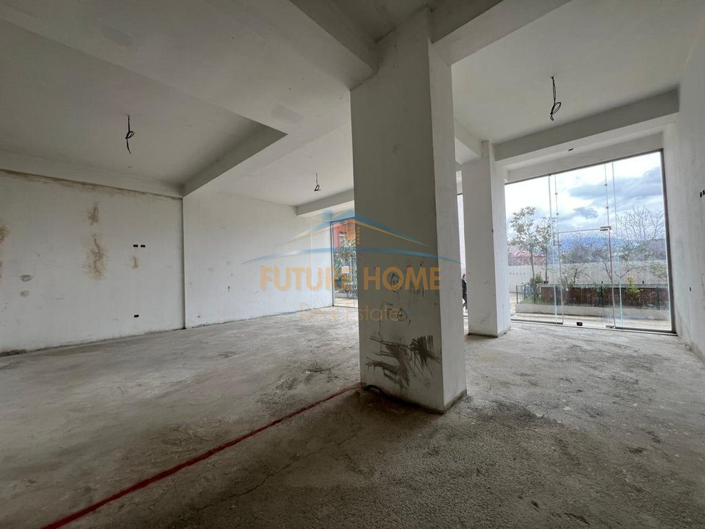 Shitet Ambjent Biznesi, Yzberisht, Tiranë