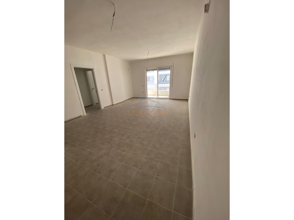 For sale, 2+1 apartment with 2 balconies, Lungomare, Vlore.