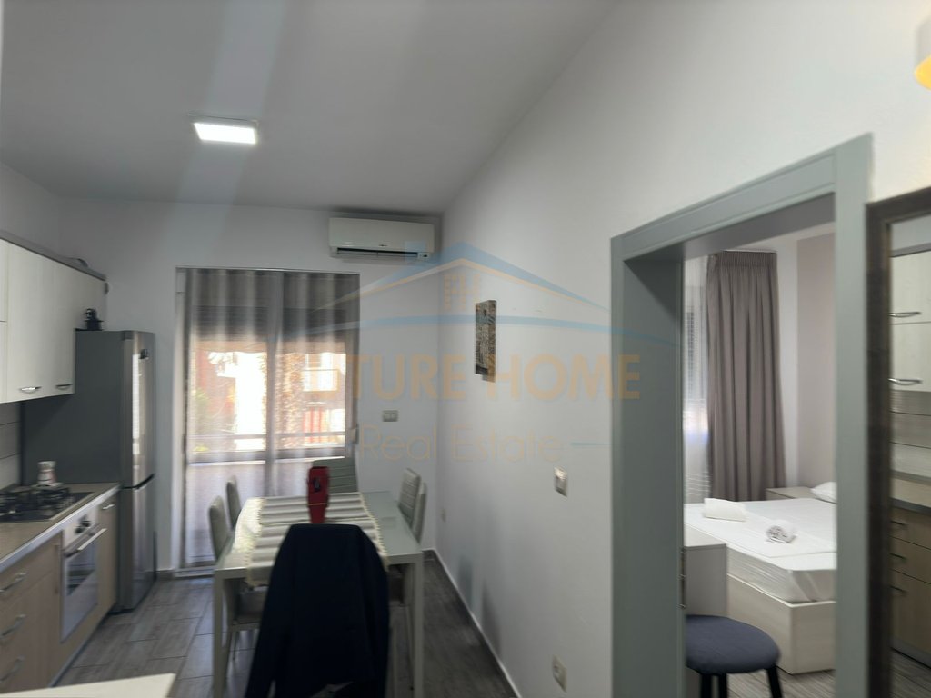 Shitet Apartament 1+1 Bulevardi Kryesor , Durres