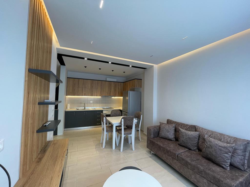 Shitet , Apartament 1+1, Misto Mame.