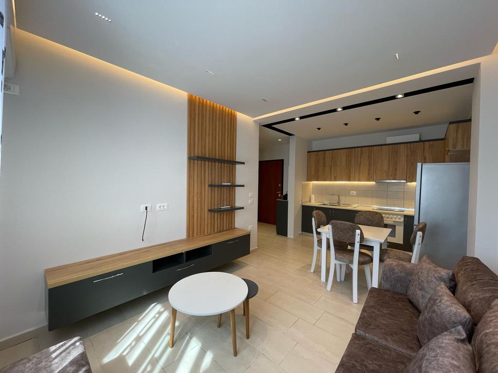 Shitet , Apartament 1+1, Misto Mame.
