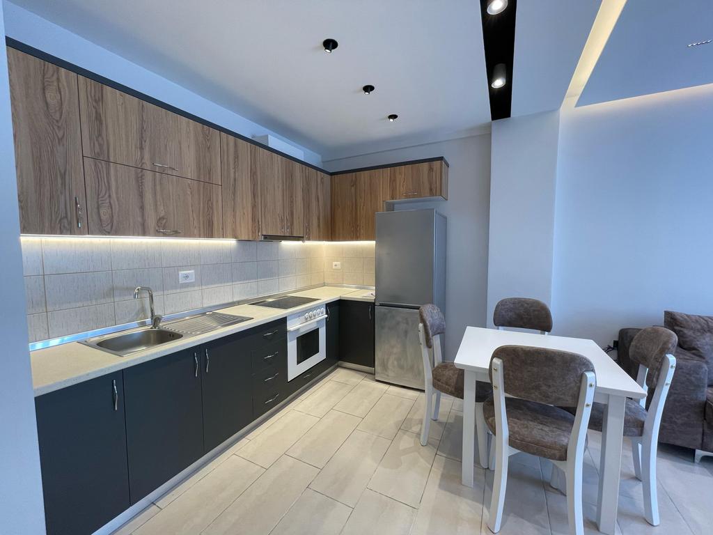 Shitet , Apartament 1+1, Misto Mame.