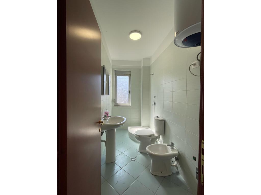 Shitet , Apartament 1+1, Misto Mame.