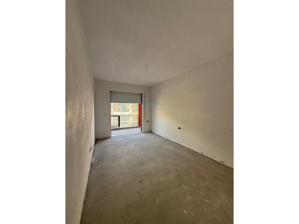 Shitet , Apartament 1+1 , Paskuqan