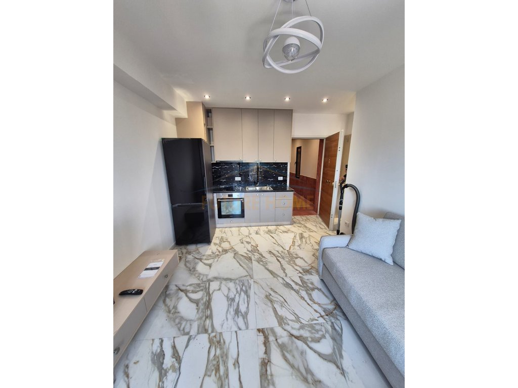 Shitet, Apartament 1+1,Qender, Tiranë.