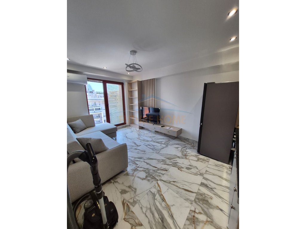 Shitet, Apartament 1+1,Qender, Tiranë.
