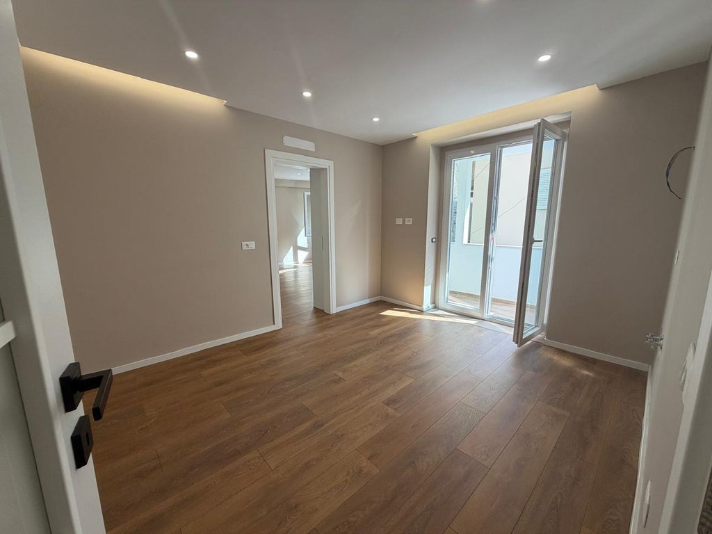 Shitet, Apartament 1+1 , Rruga Mine Peza, Tiranë