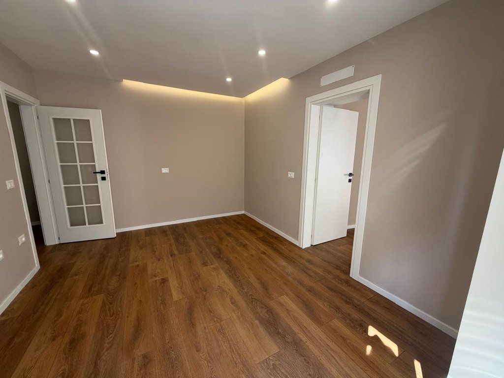 Shitet, Apartament 1+1 , Rruga Mine Peza, Tiranë