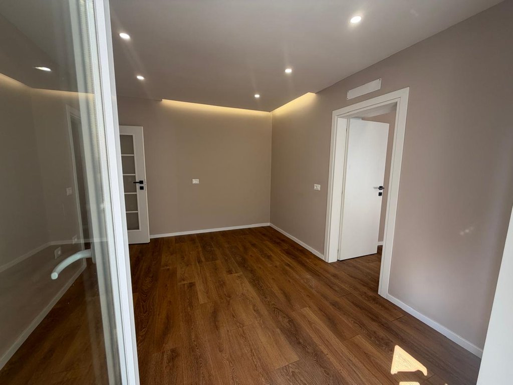 Shitet, Apartament 1+1 , Rruga Mine Peza, Tiranë