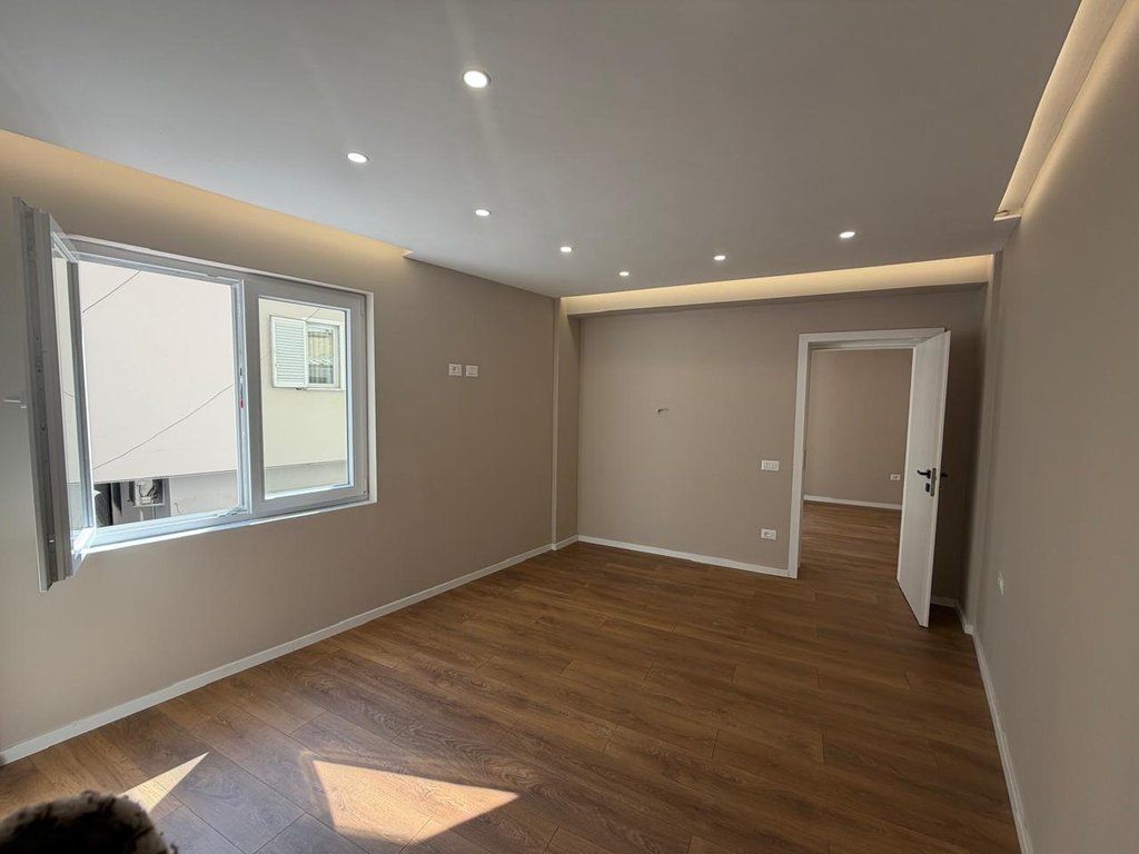 Shitet, Apartament 1+1 , Rruga Mine Peza, Tiranë