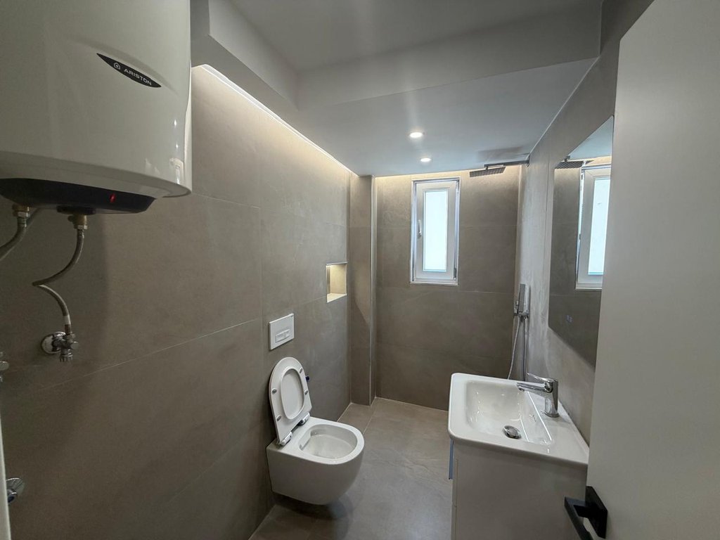 Shitet, Apartament 1+1 , Rruga Mine Peza, Tiranë