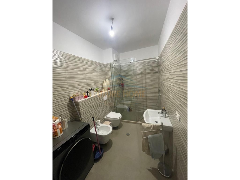 Shitet, Apartament 1+1, Sauk,Tiranë.