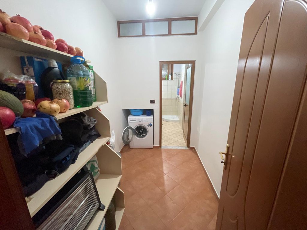 Shitet, Apartament 1+1, Selite.