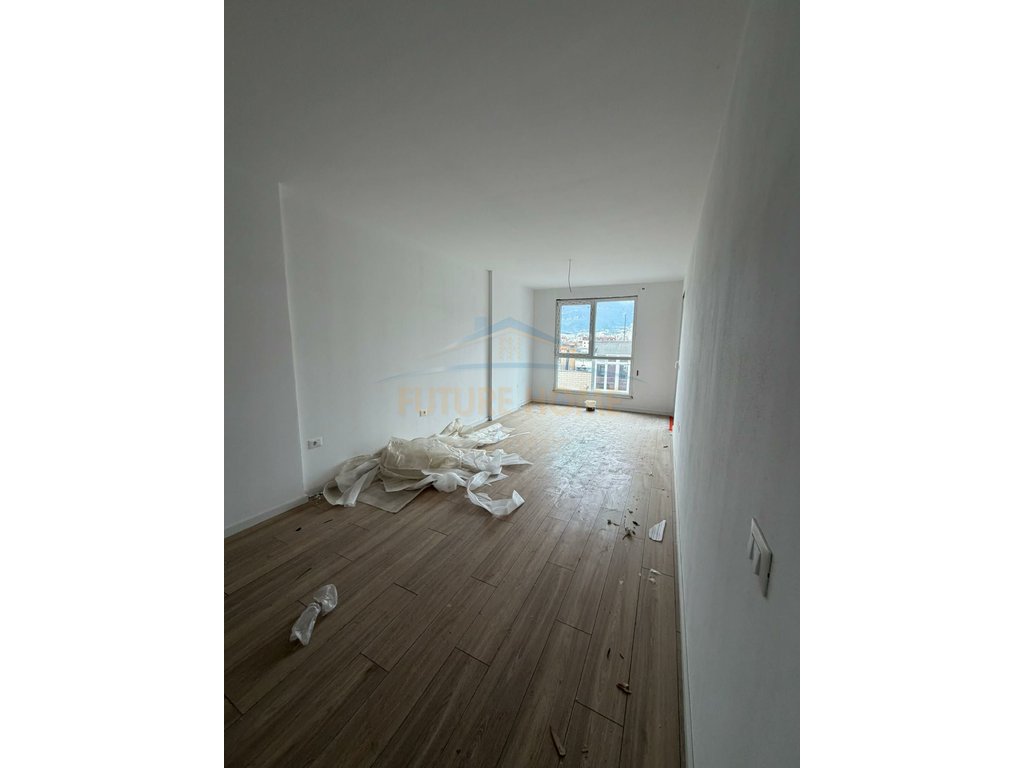 Shitet, Apartament 1+1, Stacioni i Trenit