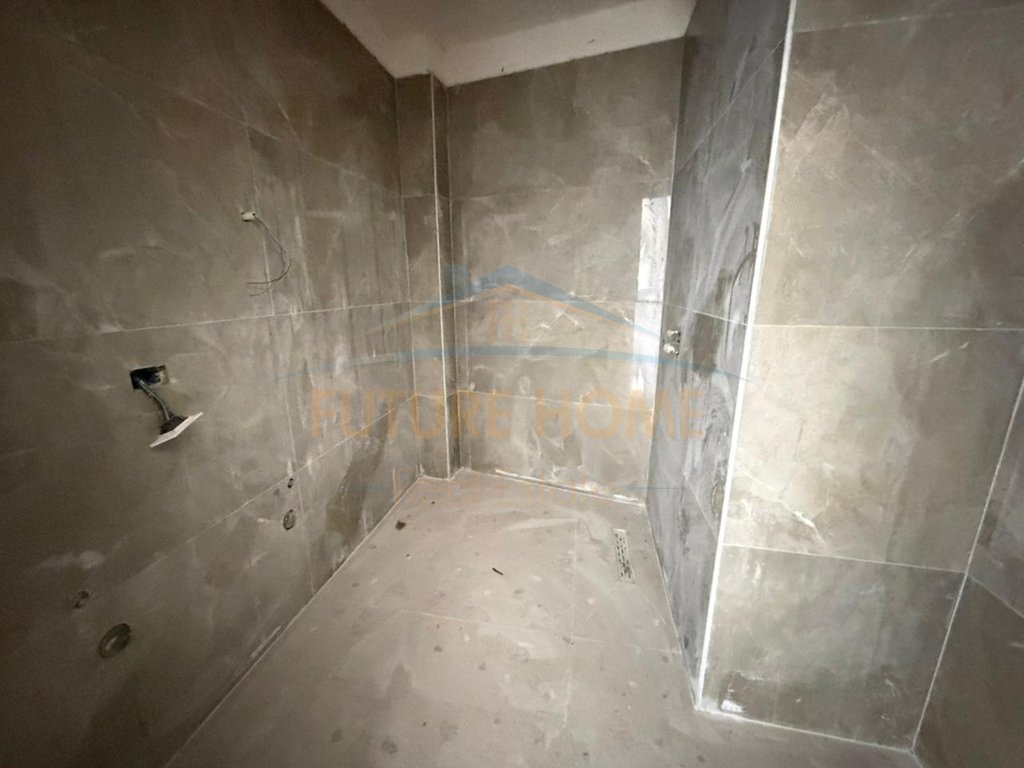 Shitet, Apartament 1+1, tek Kompleksi Grand, Tiranë.
