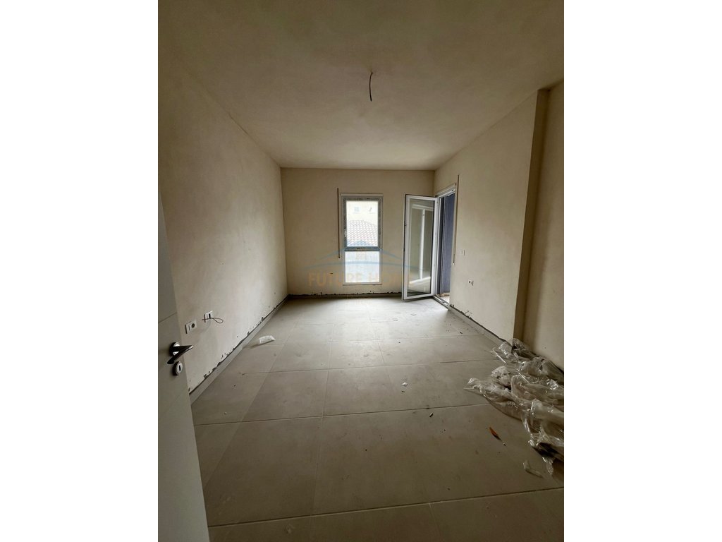 Shitet , Apartament 2+1+2 , 5 Maji , Tirane