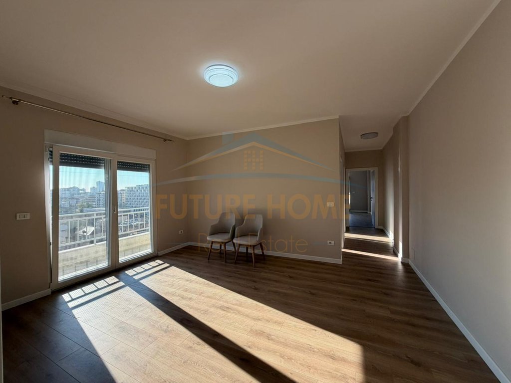 For sale, Apartment 2+1+2 Balconies, Near the Market, Durres