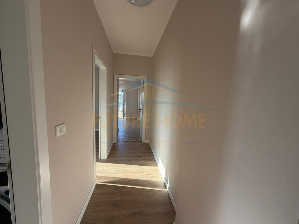 For sale, Apartment 2+1+2 Balconies, Near the Market, Durres