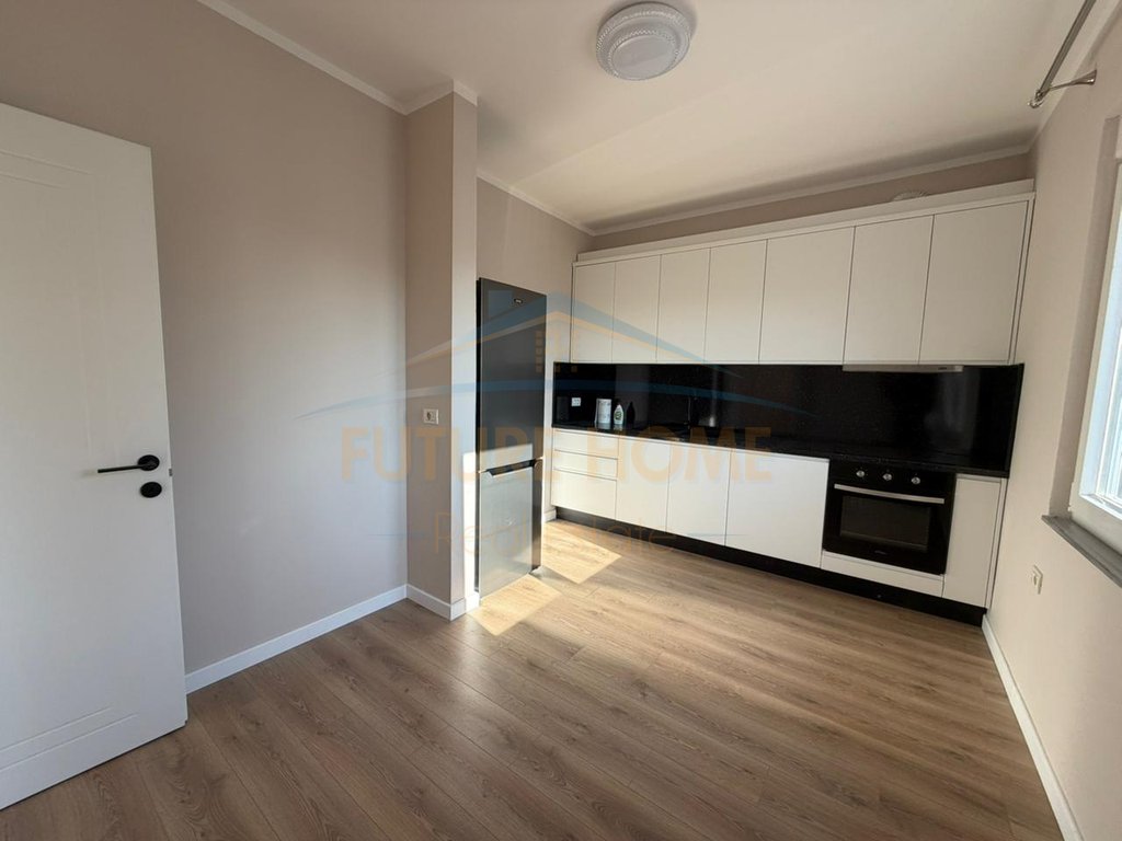For sale, Apartment 2+1+2 Balconies, Near the Market, Durres