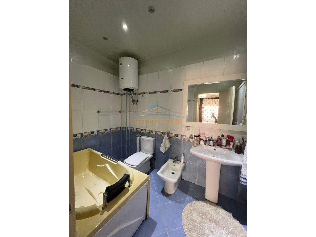 Shitet, Apartament 2+1+2, Bulevardi Gjergj Fishta, Tiranë.