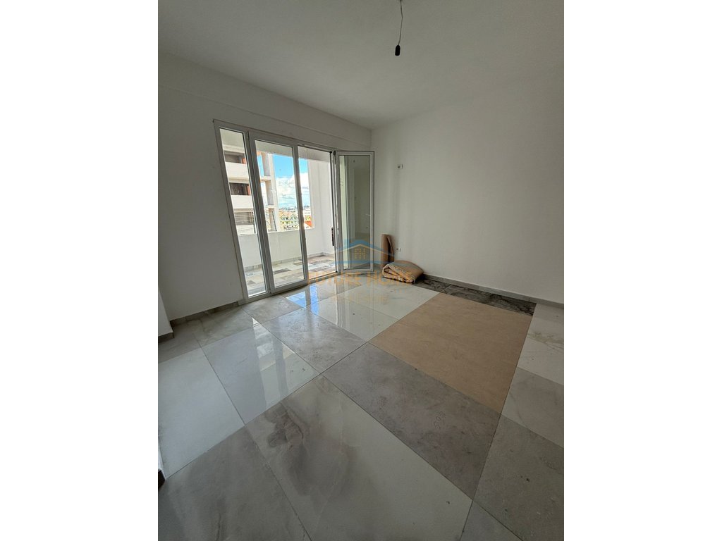 Shitet, Apartament 2+1+2, Casa Italia, Tirane.