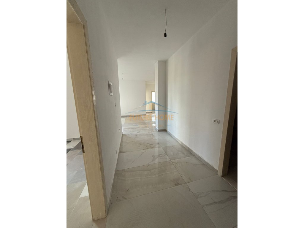 Shitet, Apartament 2+1+2, Casa Italia, Tirane.