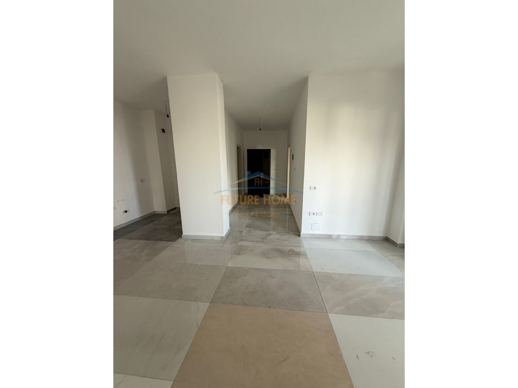 Shitet, Apartament 2+1+2, Casa Italia, Tirane.