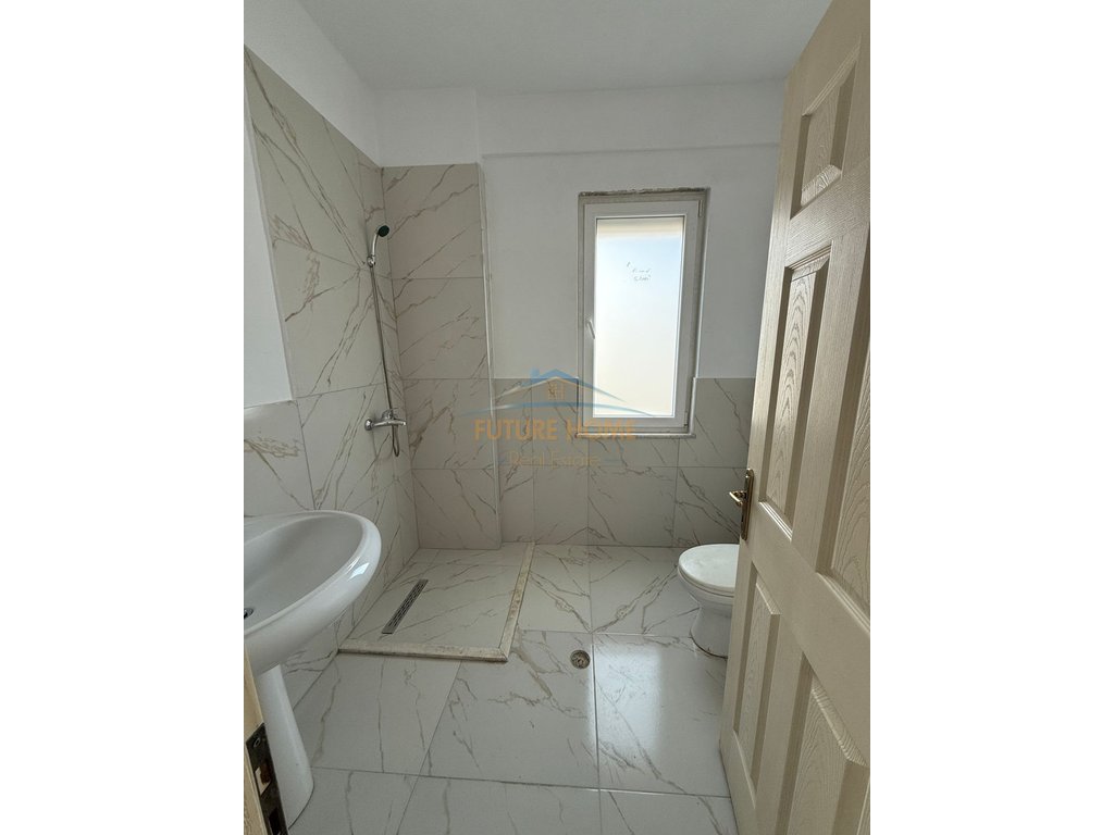 Shitet, Apartament 2+1+2, Casa Italia, Tirane.