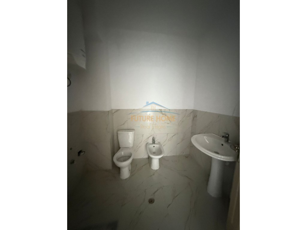 Shitet, Apartament 2+1+2, Casa Italia, Tirane.