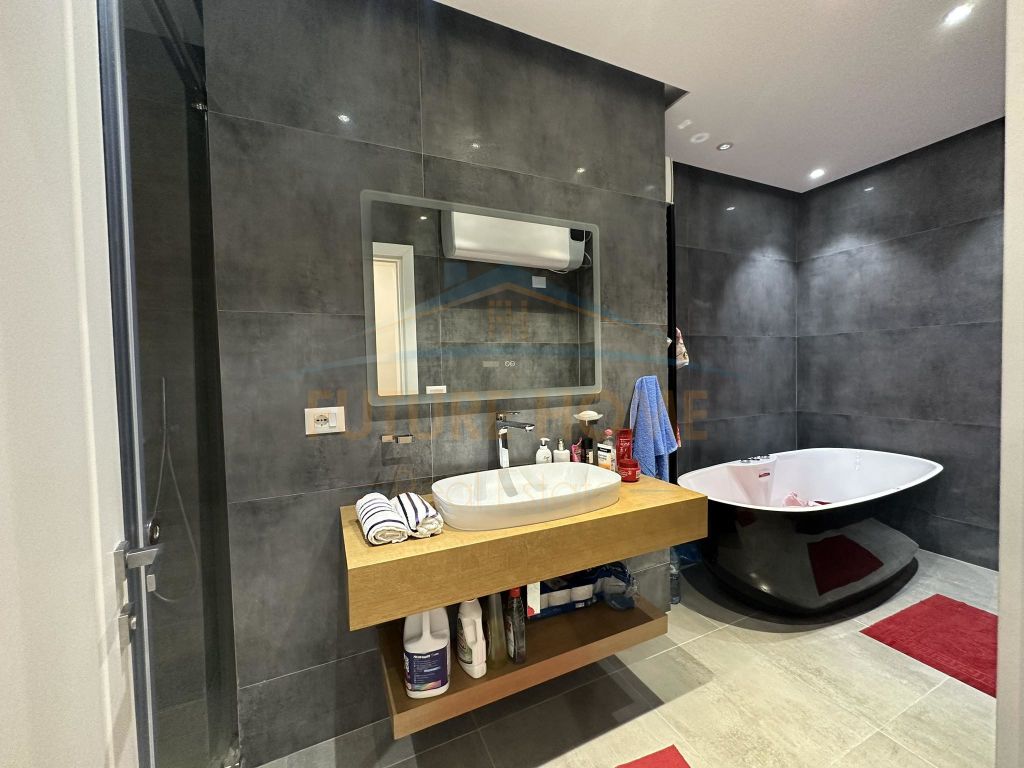 Shitet, Apartament 2+1+2+Depo, Durrës, Vollga