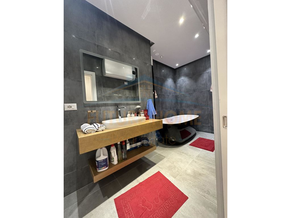 Shitet, Apartament 2+1+2+Depo, Durrës, Vollga