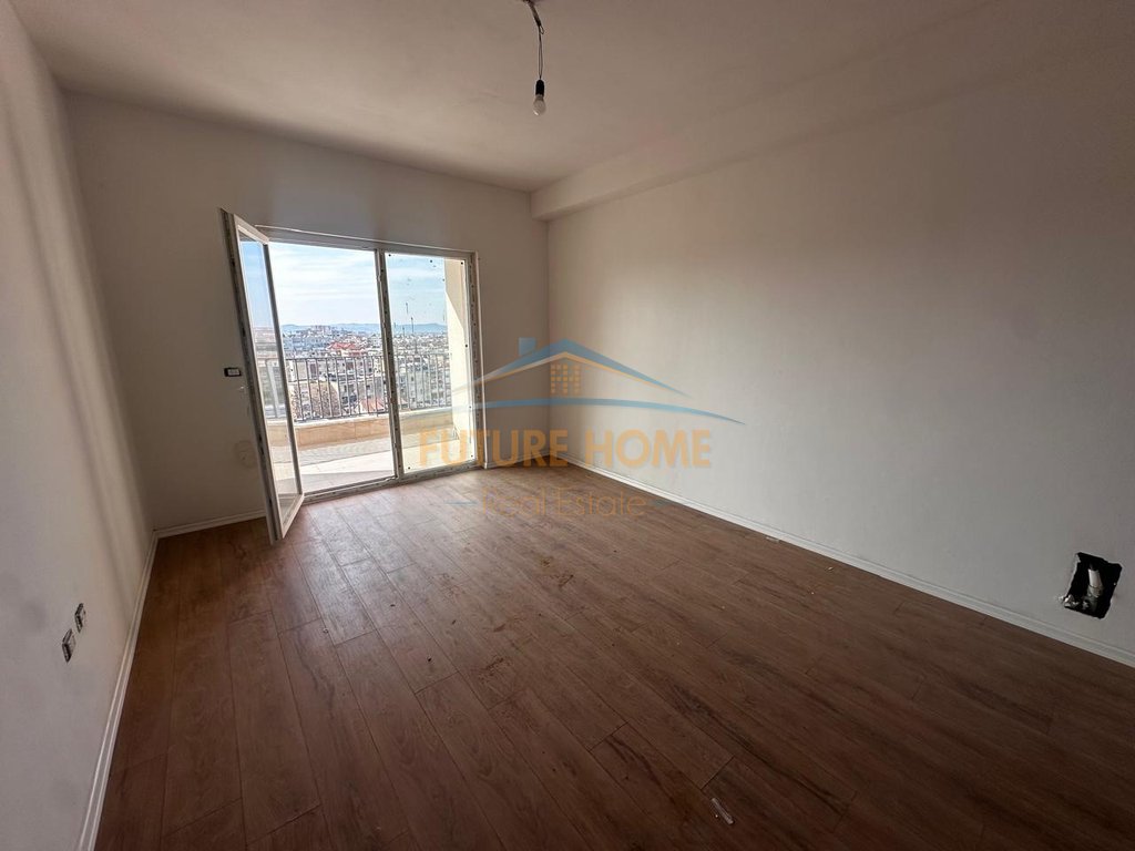Shitet,Apartament 2+1+2, Kompleksi Aura,Tiranë.