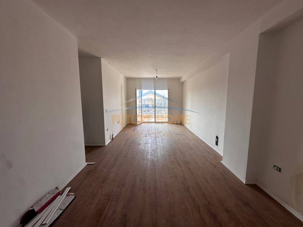 Shitet,Apartament 2+1+2, Kompleksi Aura,Tiranë.