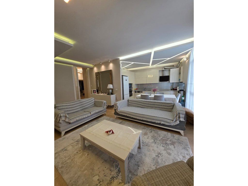 Shitet, Apartament 2+1+2, Kompleksi "Kika 2", Komuna Parisit, Tiranë.