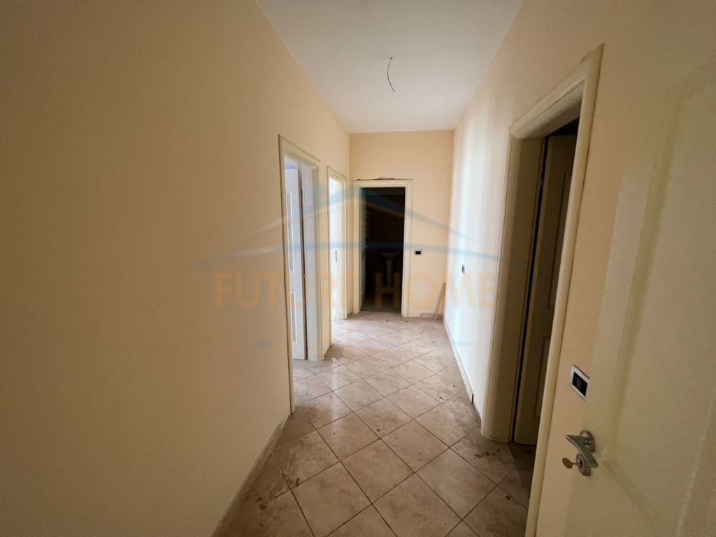 Apartament 2+1+2, Pogradec