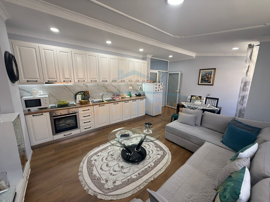 For sale, Apartment 2+1+2, Neighborhood 16, Korçë.