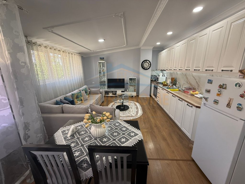 For sale, Apartment 2+1+2, Neighborhood 16, Korçë.