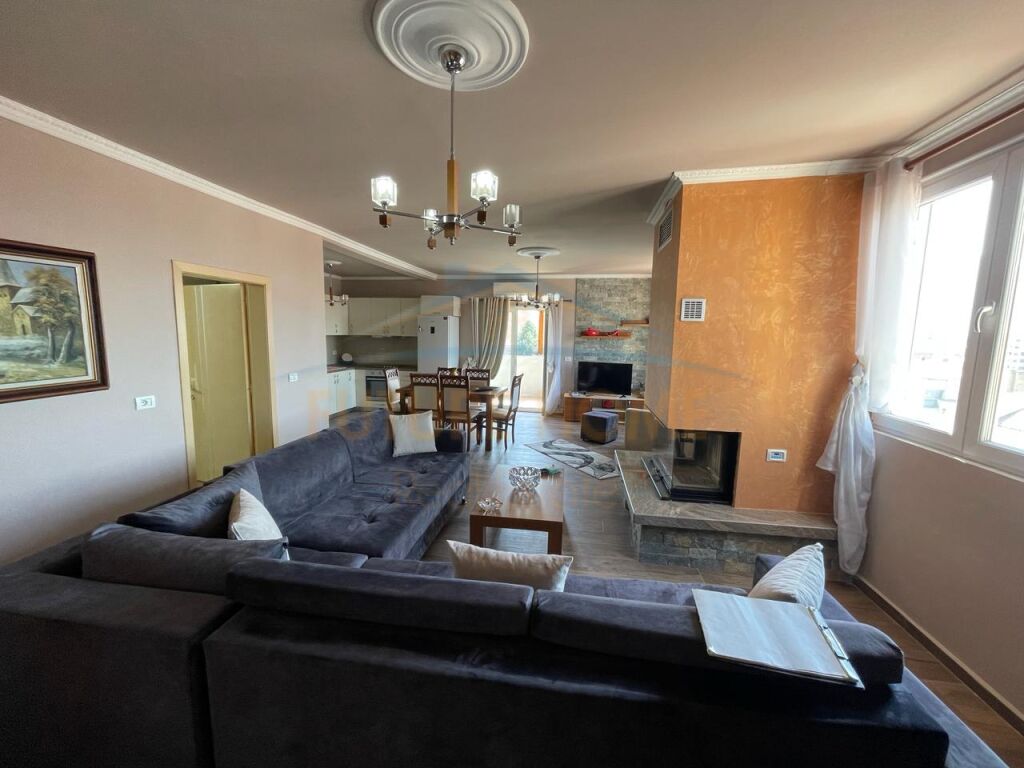 For sale, Apartment 2+1+2, Neighborhood 4, Korça.