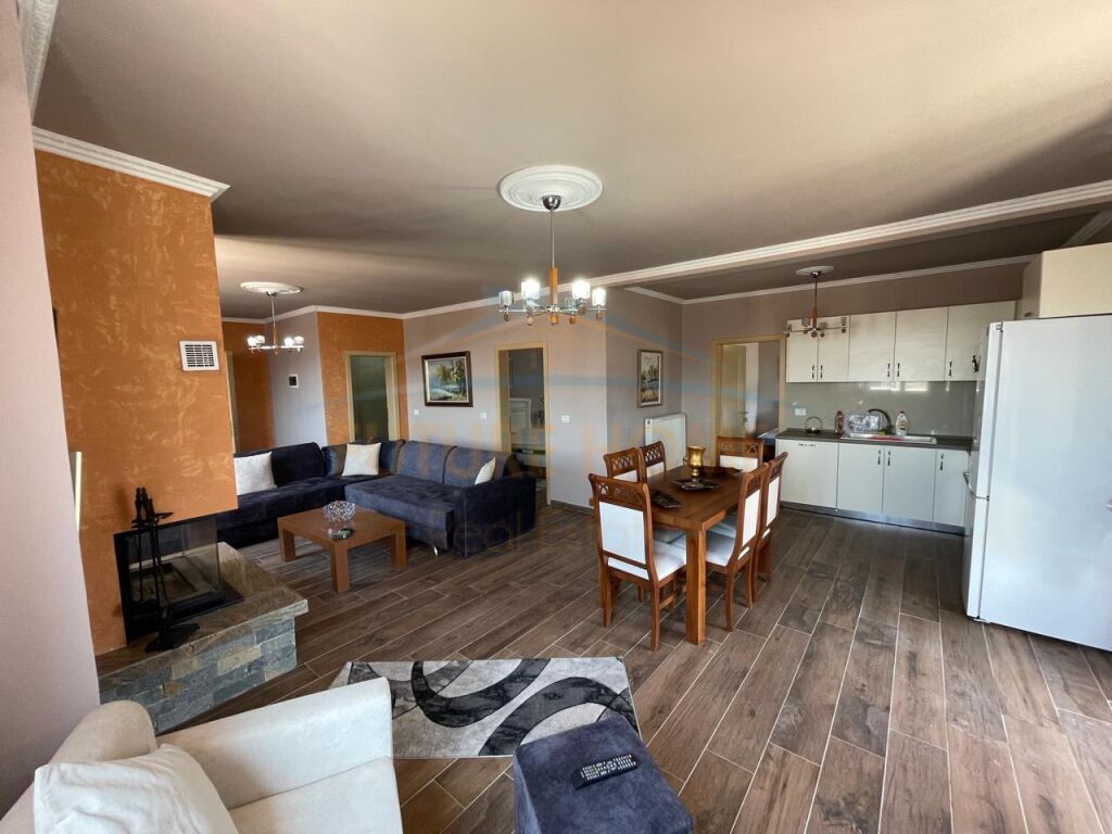For sale, Apartment 2+1+2, Neighborhood 4, Korça.