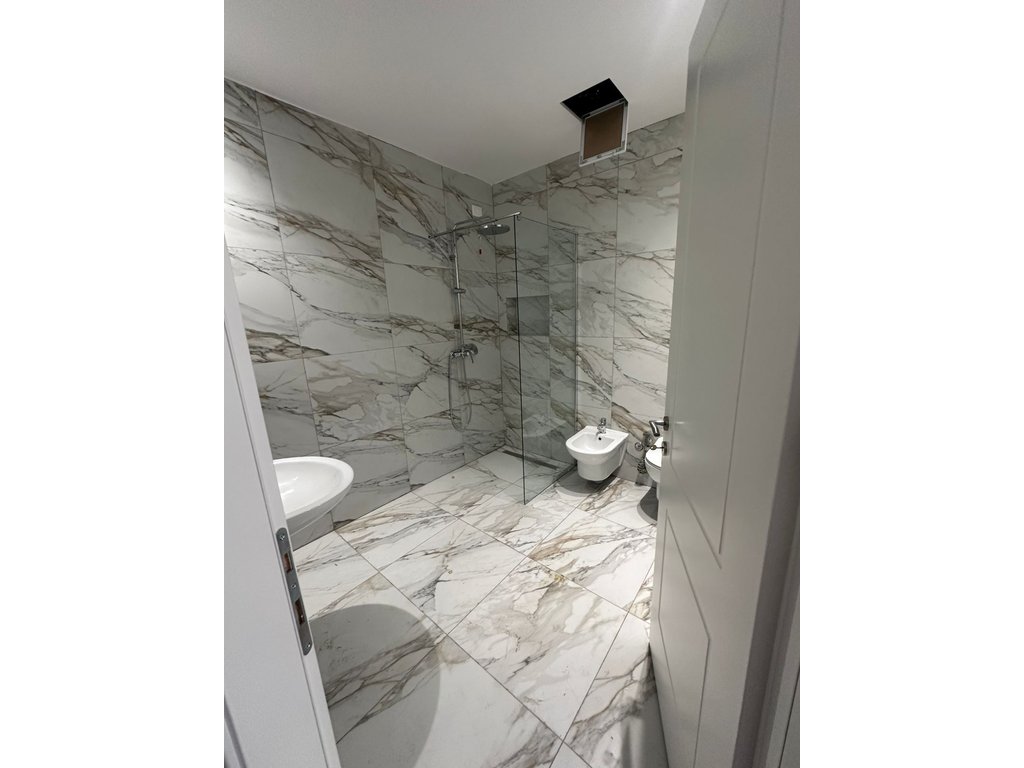 Shitet apartament 2+1+2, Lake View Residence