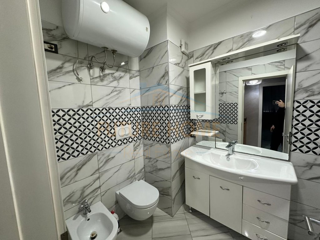 Shitet, Apartament 2+1+2, Laprake, Tirane