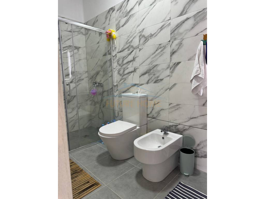 Shitet , Apartament 2+1+2, Lura 3, Gjiri i Lalzit