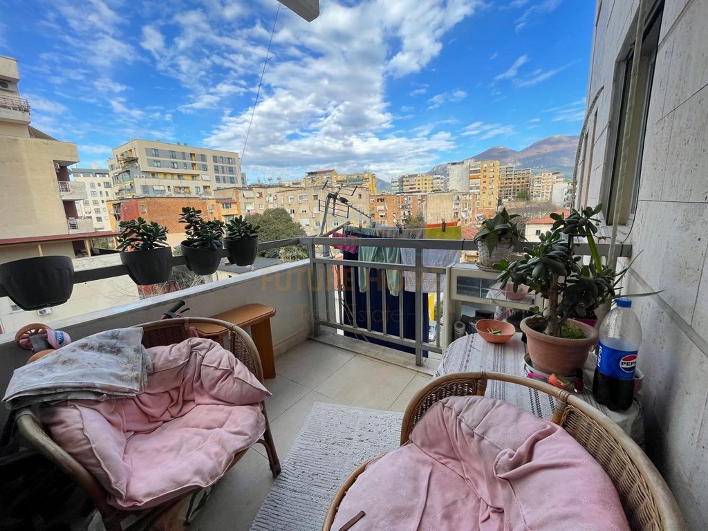 Shitet, Apartament 2+1+2, Ministria e Jashtme