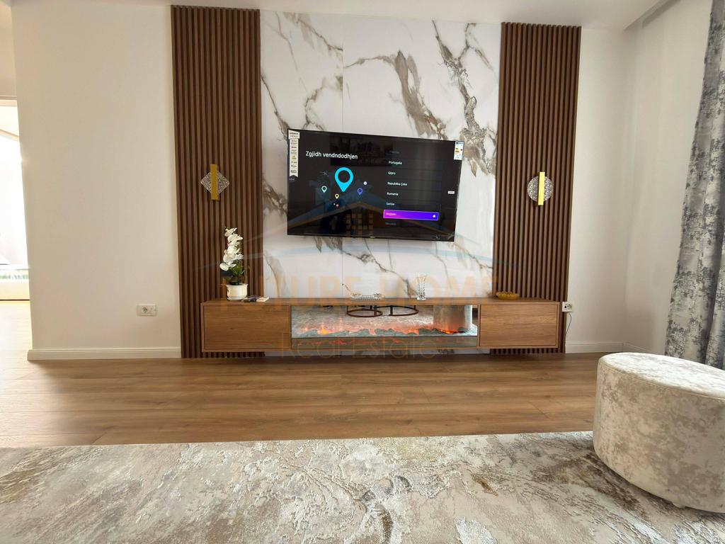 Shitet, Apartament 2+1+2, Pallati me Shigjeta, Tirane