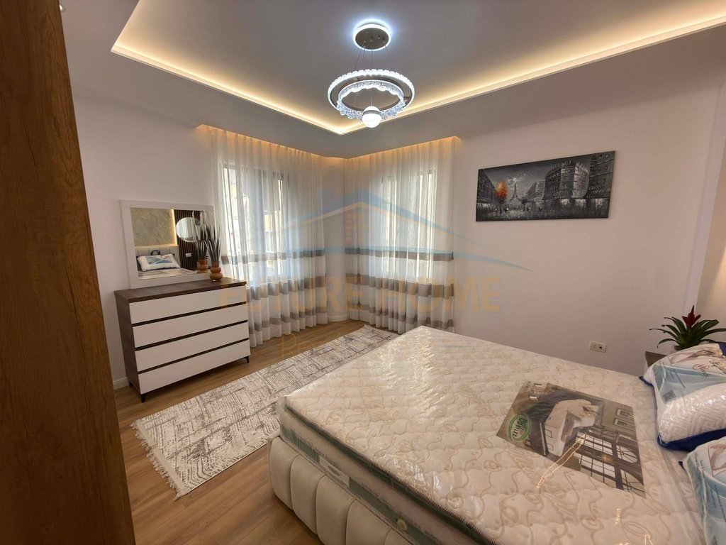 Shitet, Apartament 2+1+2, Pallati me Shigjeta, Tirane